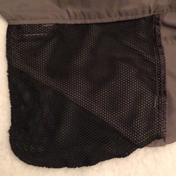 Columbia Omni Shade Taupe Capri hiking pants, size 4 - Picture 10 of 10